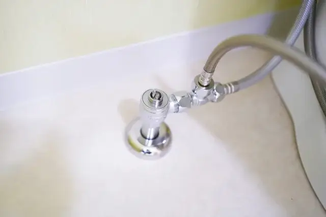トイレが逆流した時に最初にやるべき3つの応急処置