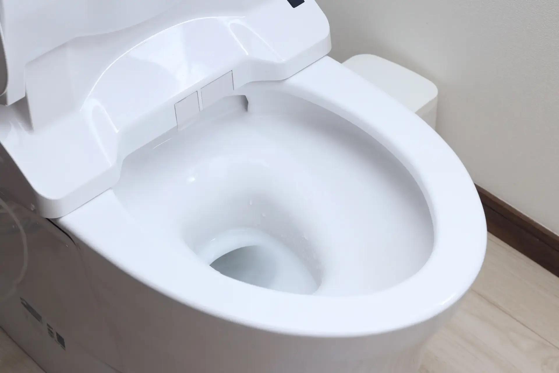 トイレの水圧が弱い原因は?自分でできる点検・調整方法と修理の判断ポイント